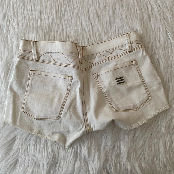 ❌DONATED❌ Roxy White Short - Picture 4 of 4